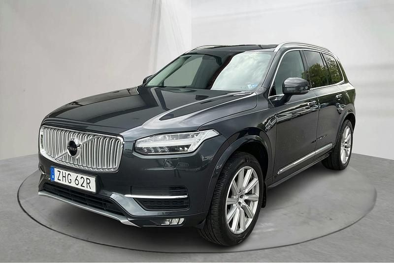 Grå Begagnad 2019 Volvo XC90 Inscription SUV | 305 000 kr (Marknadspris) - Bild 1/4