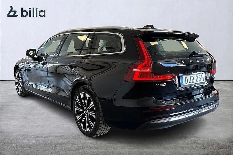 Begagnad Volvo V60 Core 253 HK (186 kW) 2022 Svart Kombi