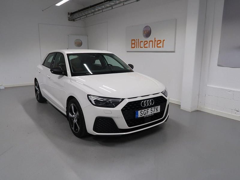 Vit Begagnad 2019 Audi A1 Sportback Proline Halvkombi | 149 900 kr (Marknadspris) - Bild 1/3