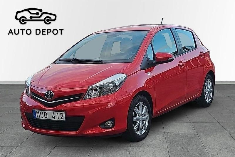 Röd Begagnad 2012 Toyota Yaris Active Halvkombi | 85 000 kr (Marknadspris) - Bild 1/4