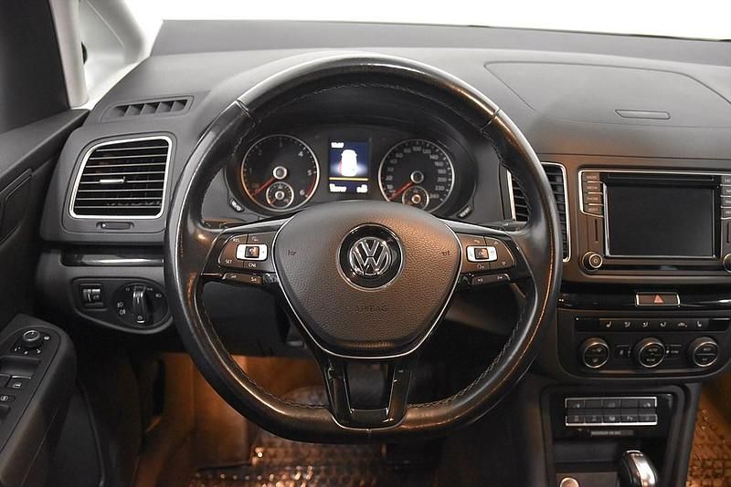 Begagnad VW Sharan 184 HK (135 kW) 2017 Vit Minibuss
