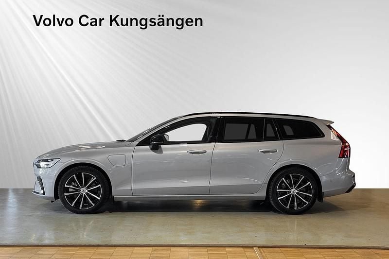 Begagnad Volvo V60 350 HK (257 kW) 2025 Silver Kombi