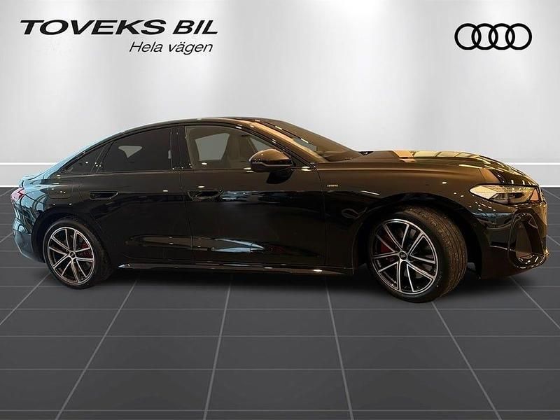 Ny Audi A5 S-Line 252 HK (185 kW) 2025 Mytsvart metallic Sedan