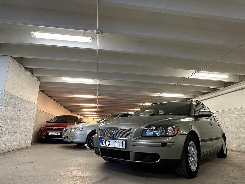 Ljusgrön Begagnad 2006 Volvo V50 Kinetic Kombi | 32 000 kr (Lite dyr) - Bild 1/4