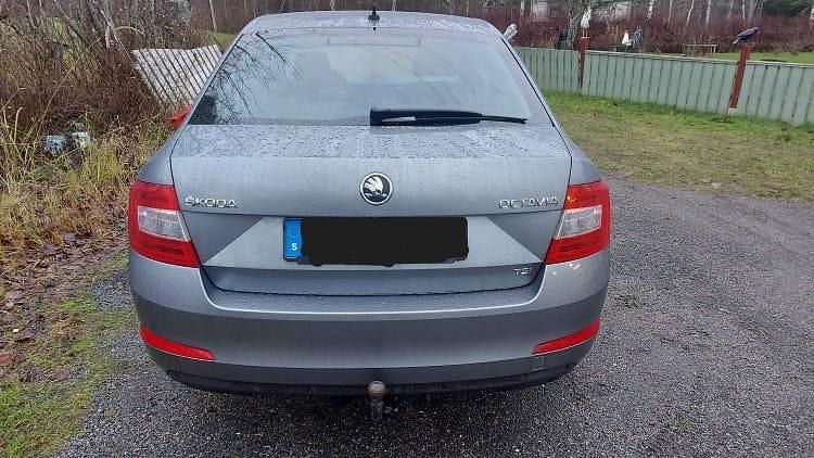 Begagnad Skoda Octavia 140 HK (102 kW) 2013 Mörkt grå Halvkombi