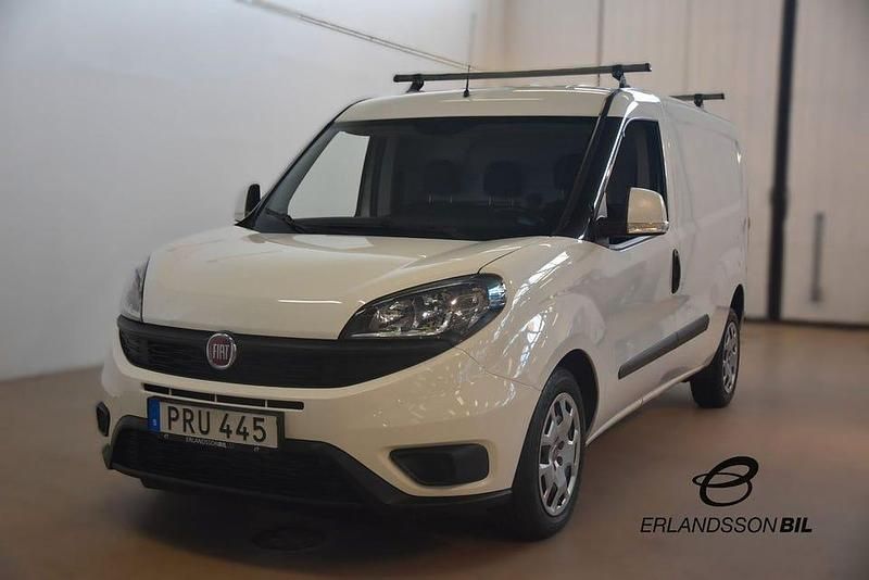 Vit Begagnad 2021 Fiat Doblò Minibuss | 124 900 kr (Bra pris) - Bild 1/4