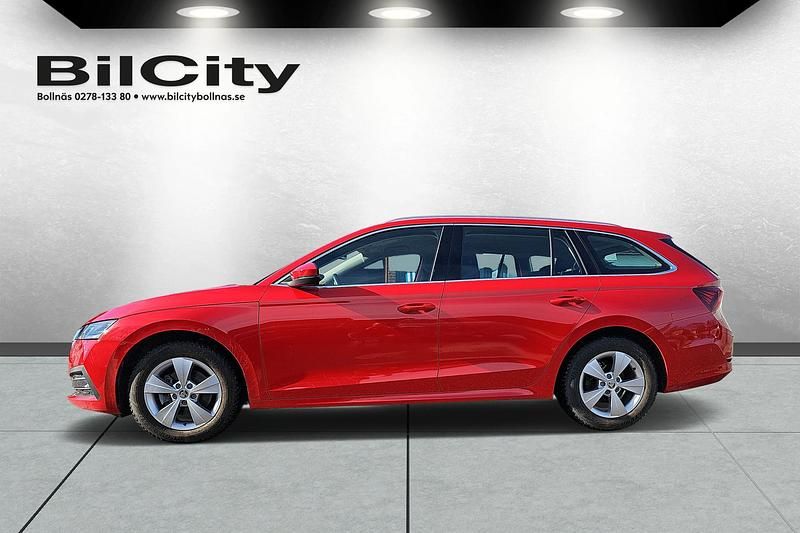 Röd Begagnad 2021 Skoda Octavia Kombi | 204 000 kr (Marknadspris) - Bild 1/4