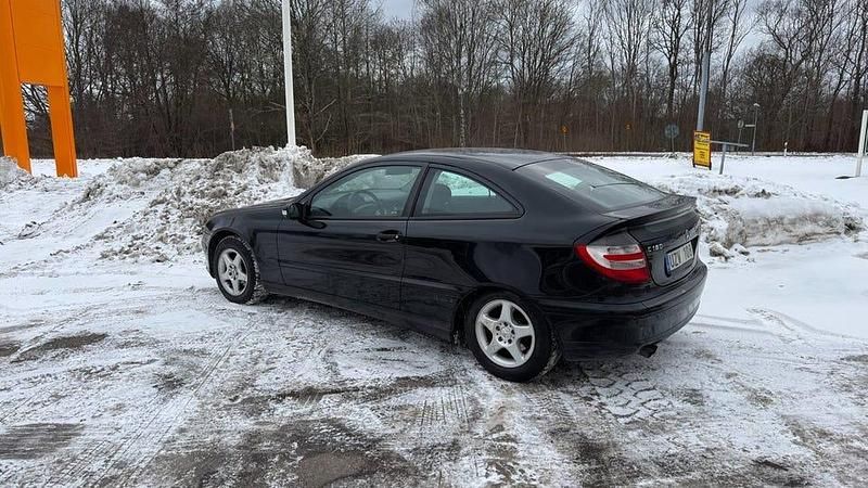 Begagnad Mercedes C180 143 HK (105 kW) 2004 Svart