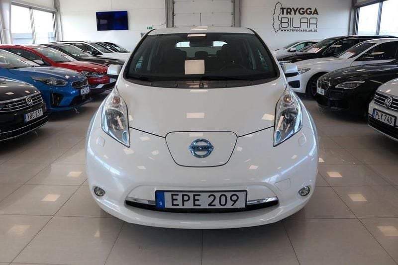Begagnad Nissan Leaf SV 80 kW (109 HK) 2016 Vit Halvkombi