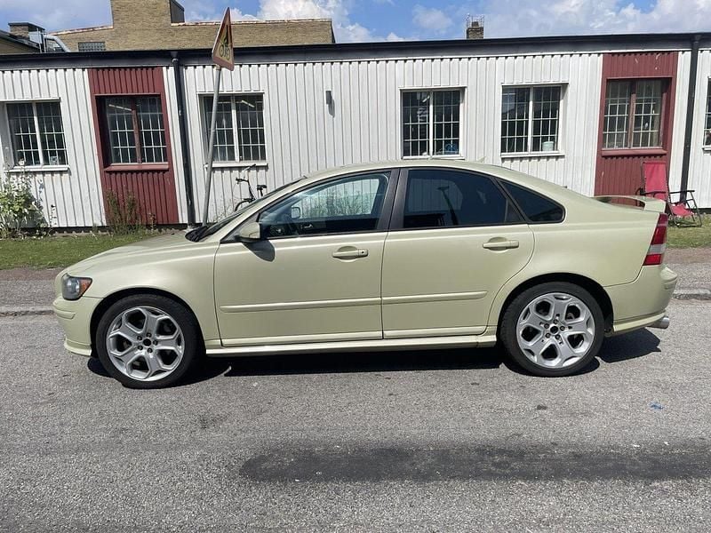 Grön Begagnad 2004 Volvo S40 Sedan | 30 000 kr (Superpris) - Bild 1/4