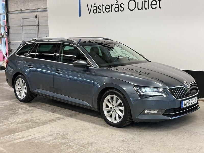 Grå Begagnad 2017 Skoda Superb Kombi | 164 900 kr (Bra pris) - Bild 1/3