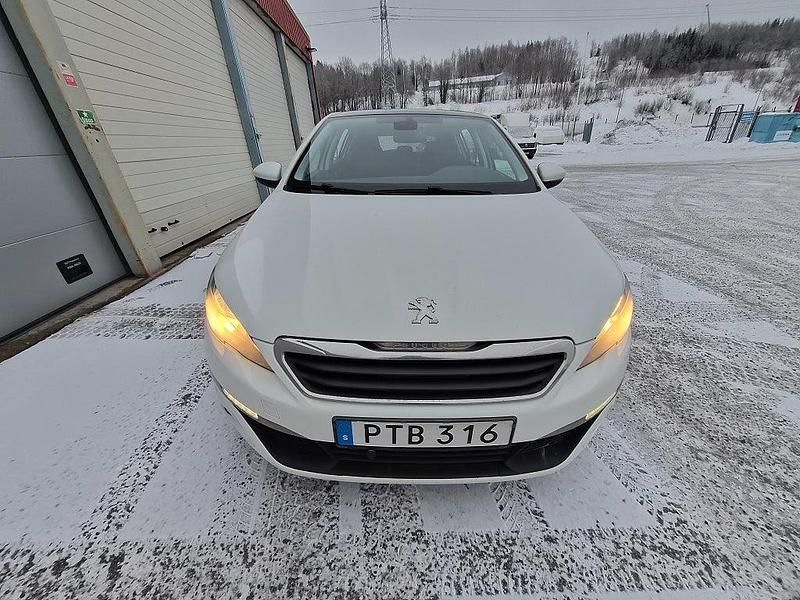 Begagnad Peugeot 308 Active 116 HK (85 kW) 2014 Whitepear Halvkombi