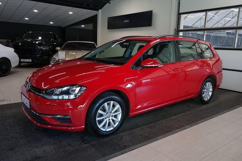Röd Begagnad 2018 VW Golf VII | 179 000 kr (Marknadspris) - Bild 1/4