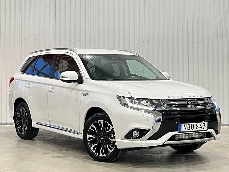 Begagnad Mitsubishi Outlander 203 HK (149 kW) 2018 Vit SUV