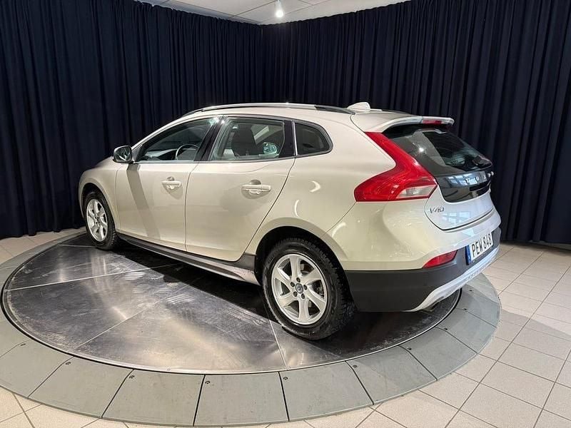 Begagnad Volvo V40 CC Momentum 152 HK (111 kW) 2017 Brun metallic Kombi