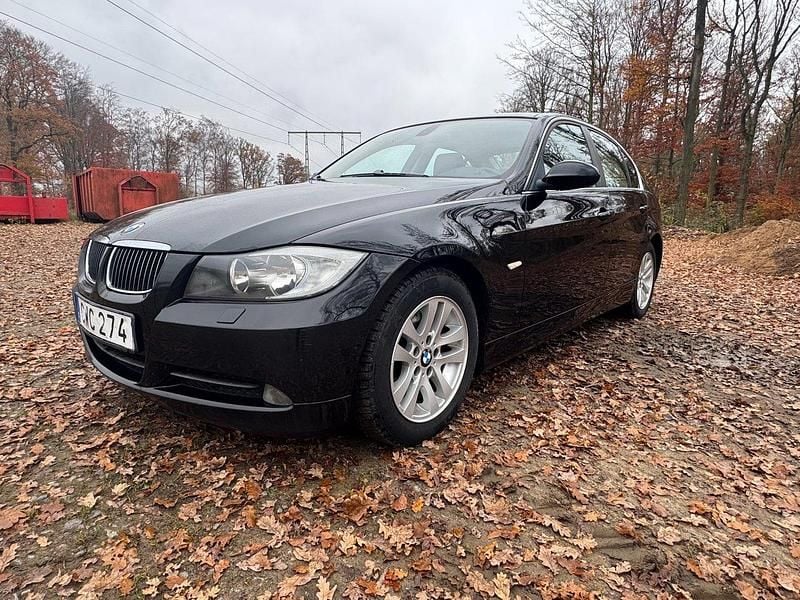 Svart Begagnad 2008 BMW 325 Advantage Sedan | 44 900 kr (Marknadspris) - Bild 1/4