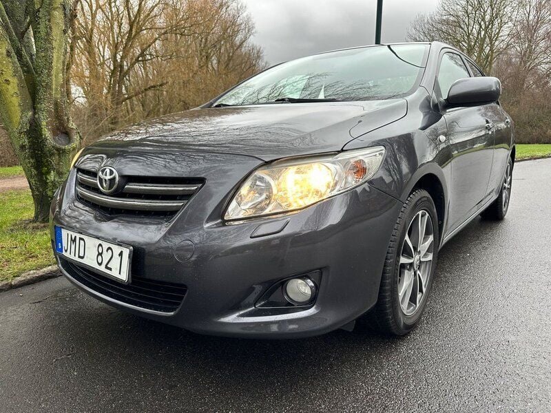 Grå Begagnad 2008 Toyota Corolla Sedan | 79 900 kr - Bild 1/4