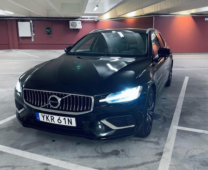 Begagnad 2021 Volvo V60 Inscription Kombi | 289 000 kr (Marknadspris) - Bild 1/4