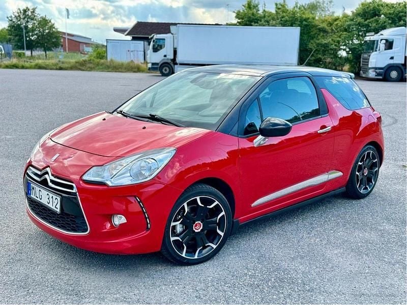 Röd Begagnad 2011 Citroën DS3 Halvkombi | 45 000 kr (Marknadspris) - Bild 1/4