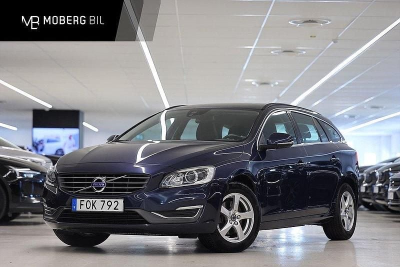 Blå Begagnad 2015 Volvo V60 Momentum Kombi | 149 900 kr (Marknadspris) - Bild 1/3