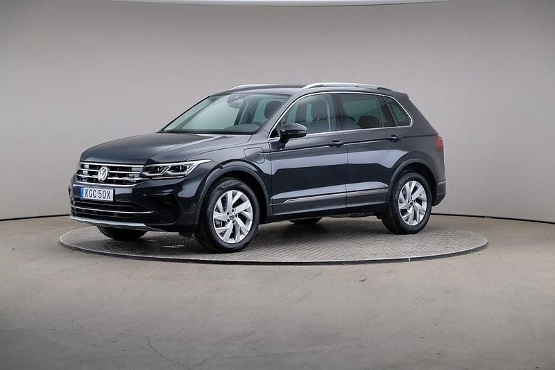Grå Begagnad 2022 VW Tiguan Elegance SUV | 329 000 kr (Bra pris) - Bild 1/4