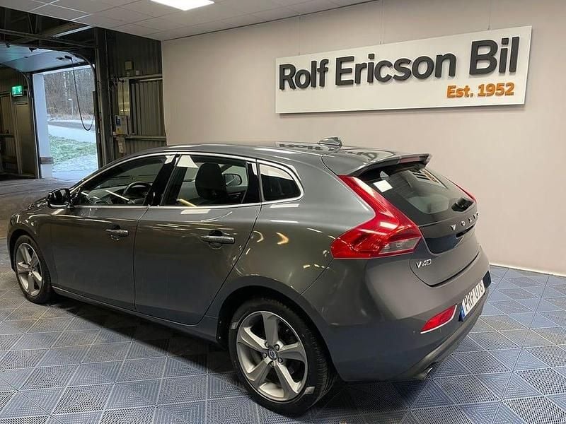 Begagnad Volvo V40 Momentum 182 HK (133 kW) 2014 Grå Halvkombi