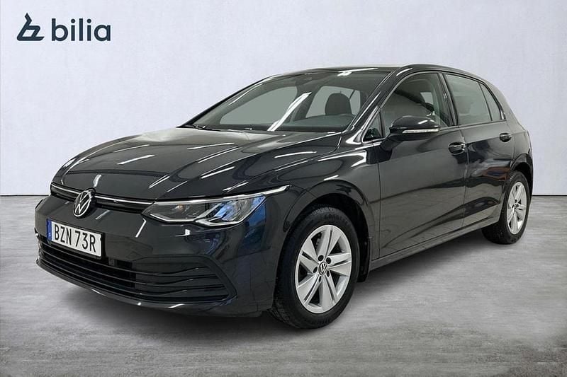 Grå Begagnad 2021 VW Golf VIII Halvkombi | 229 800 kr (Lite dyr) - Bild 1/4