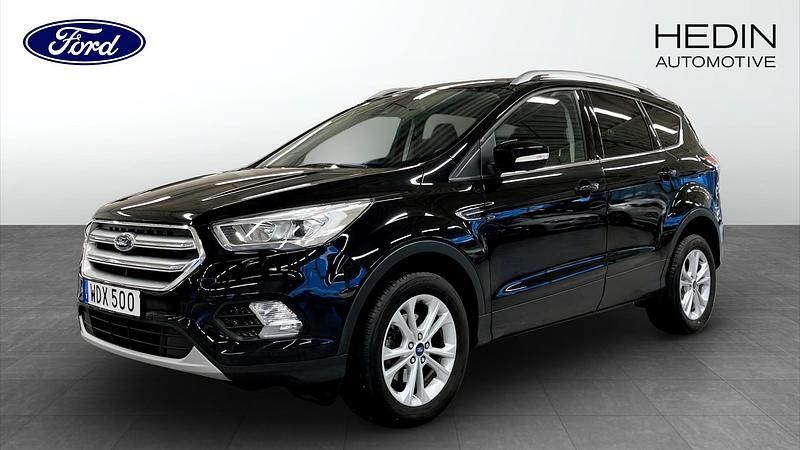 Svart Begagnad 2018 Ford Kuga SUV | 149 900 kr (Marknadspris) - Bild 1/4