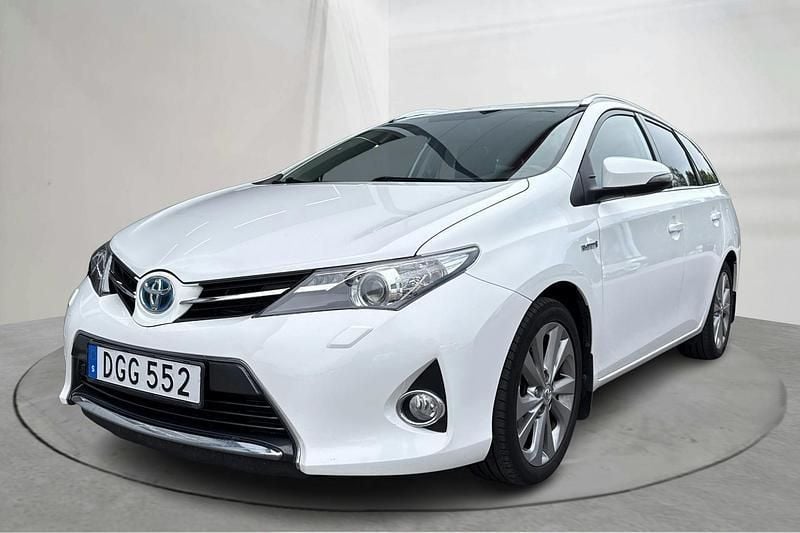 Vit Begagnad 2014 Toyota Auris Edition | 123 800 kr - Bild 1/4