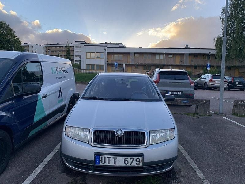 Silver Begagnad 2004 Skoda Fabia Kombi | 15 000 kr (Bra pris) - Bild 1/4