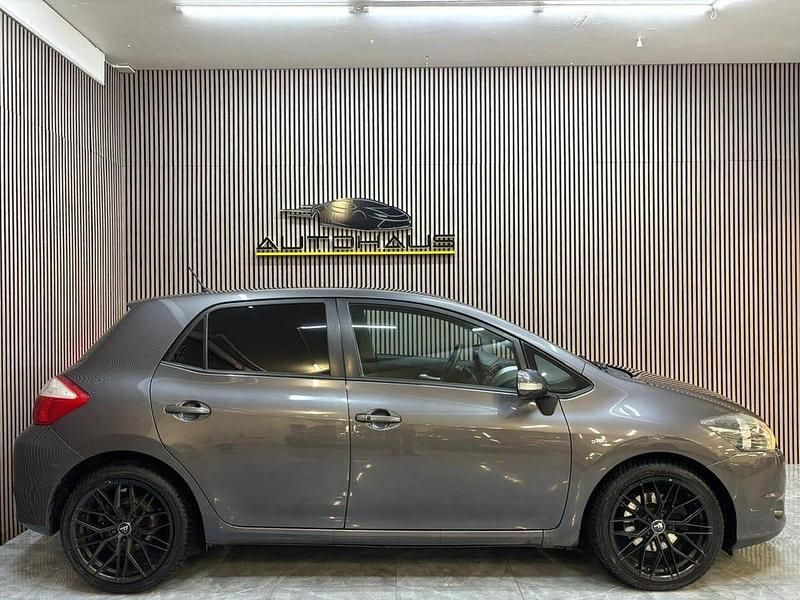 Begagnad Toyota Auris 177 HK (130 kW) 2010 Grå Halvkombi
