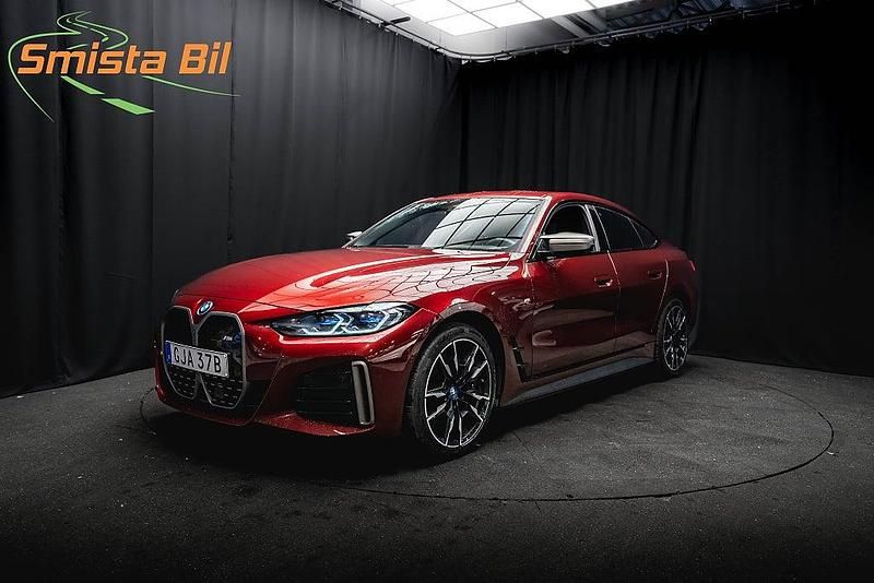 Röd Begagnad 2023 BMW i4 Shadowline Sedan | 498 596 kr (Marknadspris) - Bild 1/3