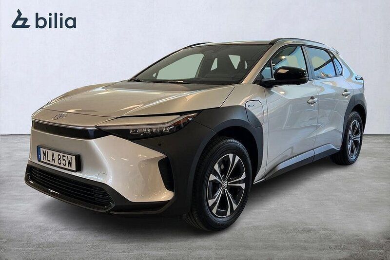 Silver Ny 2024 Toyota bZ4X Edition SUV | 494 900 kr (Marknadspris) - Bild 1/3