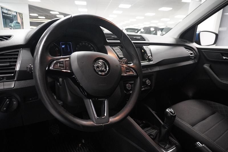Begagnad Skoda Fabia 95 HK (69 kW) 2017 Blå Halvkombi