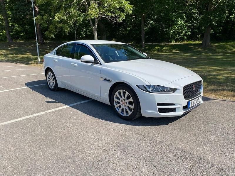 Begagnad 2018 Jaguar XE Sedan | 85 000 kr (Dyr) - Bild 1/4