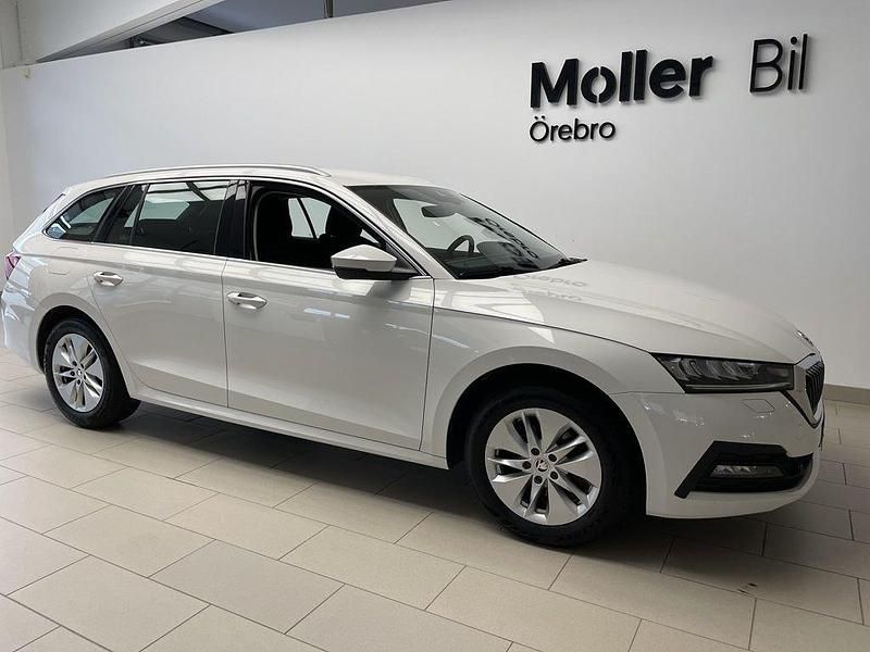 Vit Begagnad 2021 Skoda Octavia Ambition Kombi | 189 900 kr (Marknadspris) - Bild 1/4