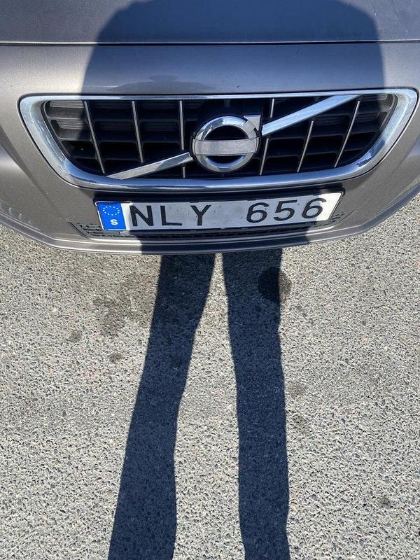 Grå Begagnad 2011 Volvo V70 Momentum Kombi | 55 000 kr (Superpris) - Bild 1/2