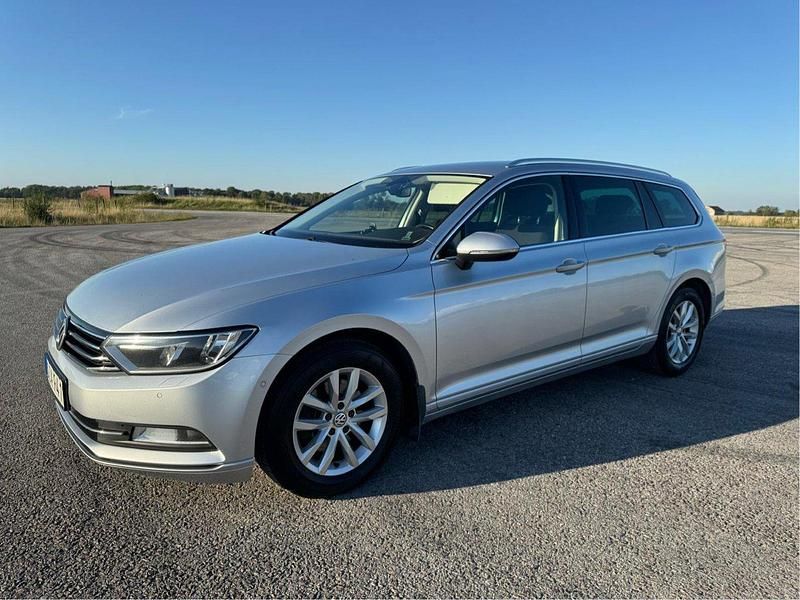 Silver Begagnad 2015 VW Passat Kombi | 119 000 kr (Lite dyr) - Bild 1/4