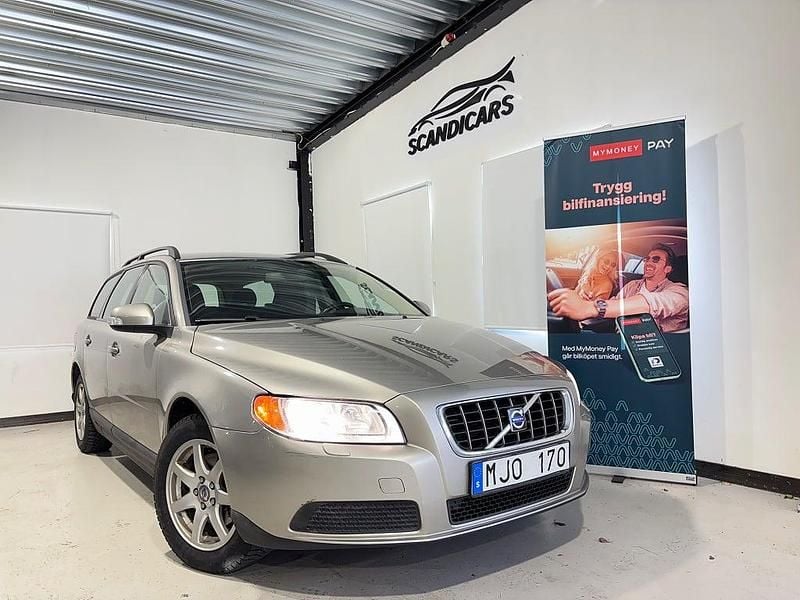 Begagnad Volvo V70 Kinetic 145 HK (106 kW) 2008 Ljusbrun Kombi