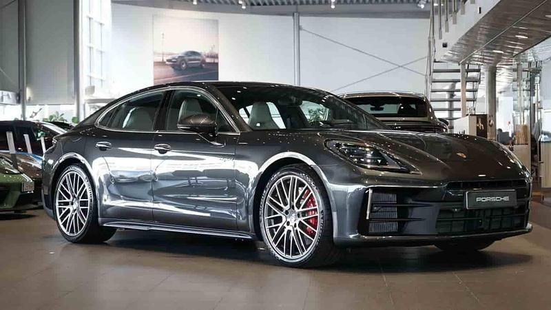 Grå Ny 2025 Porsche Panamera 4S Sedan | 1 495 000 kr - Bild 1/1