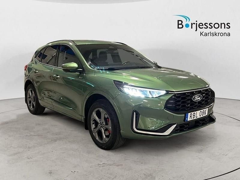 Grön Begagnad 2024 Ford Kuga SUV | 419 000 kr (Marknadspris) - Bild 1/4