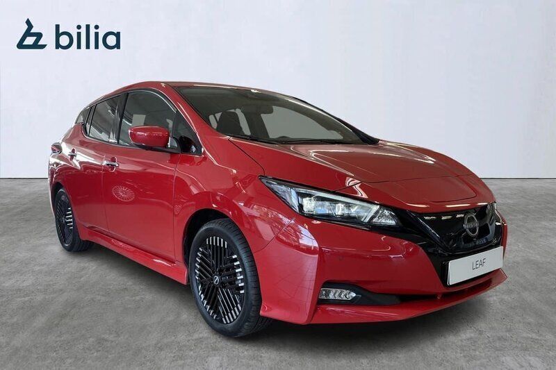 Röd Begagnad 2022 Nissan Leaf Halvkombi | 209 900 kr (Marknadspris) - Bild 1/4