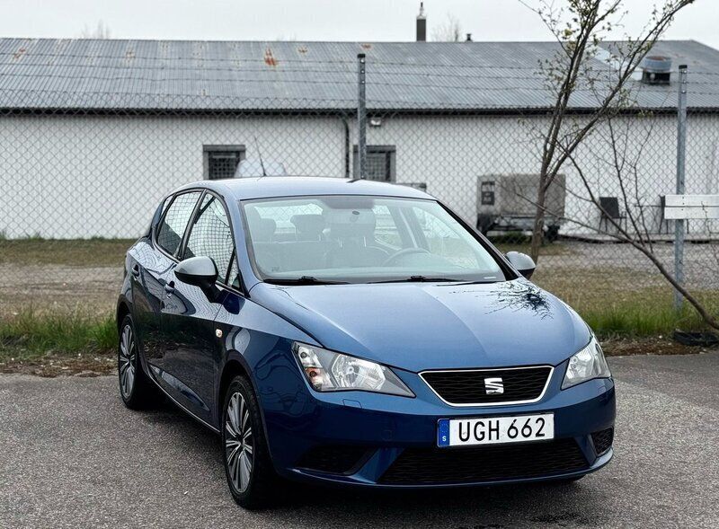 Blå Begagnad 2015 Seat Ibiza Style Halvkombi | 69 900 kr (Marknadspris) - Bild 1/4