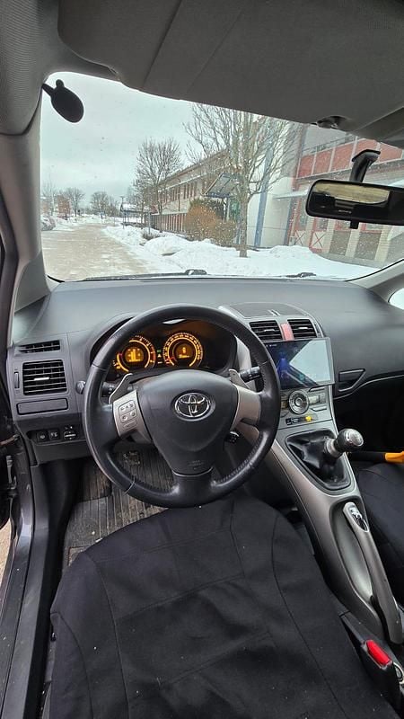 Begagnad Toyota Auris 124 HK (91 kW) 2008 Halvkombi