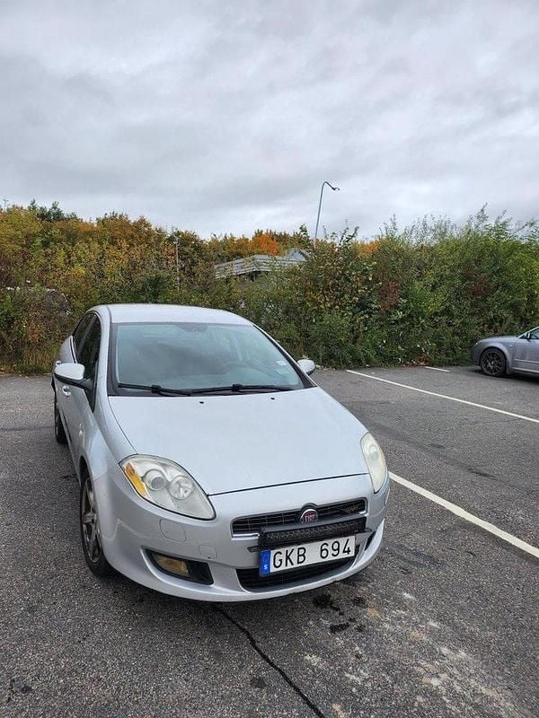 Silver Begagnad 2008 Fiat Bravo Dynamic Halvkombi | 14 000 kr - Bild 1/4