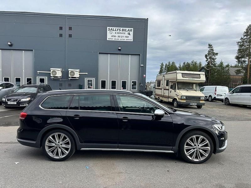 Svart Begagnad 2016 VW Passat Alltrack Kombi | 169 000 kr (Marknadspris) - Bild 1/4