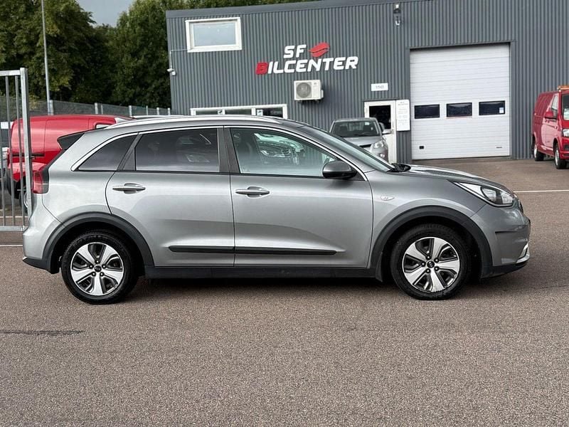 Grå Begagnad 2019 Kia Niro Advance SUV | 94 900 kr (Marknadspris) - Bild 1/4