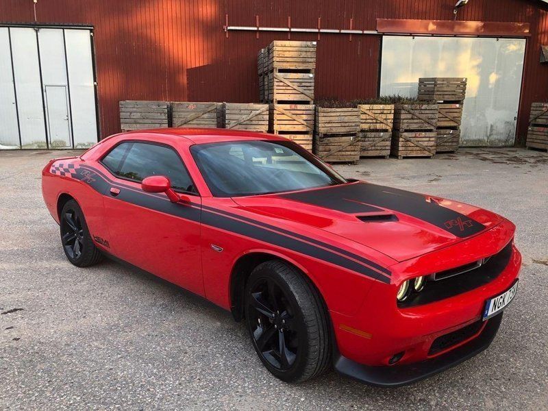 Dodge challenger 5 дверный
