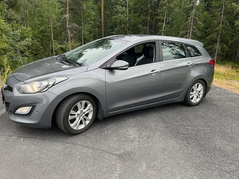 Grå Begagnad 2013 Hyundai i30 Kombi | 67 900 kr (Bra pris) - Bild 1/4