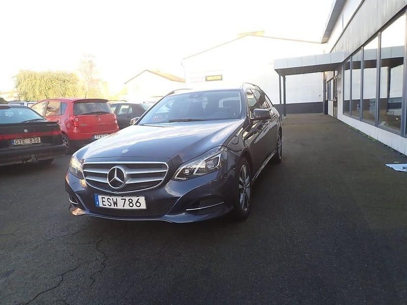 Blå Begagnad 2014 Mercedes E250 Avantgarde Kombi | 155 000 kr (Marknadspris) - Bild 1/4